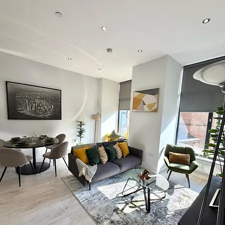 Luxe Riverside Retreat Centre - Free Parking Apartment *
