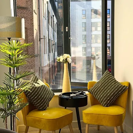 Luxe Riverside Retreat Centre - Free Parking *