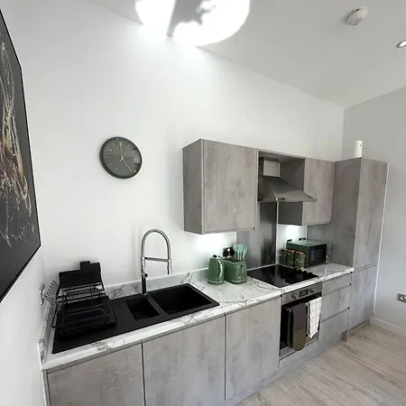 Luxe Riverside Retreat Centre - Free Parking *