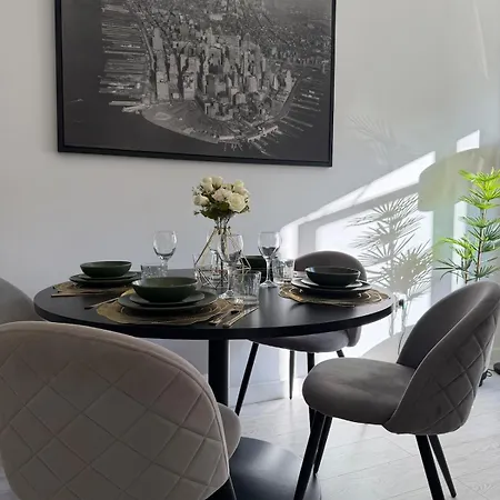 Luxe Riverside Retreat Centre - Free Parking Apartment Leeds (West Yorkshire)