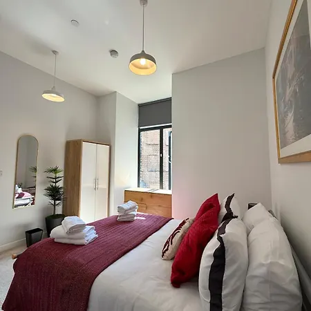 Luxe Riverside Retreat Centre - Free Parking * Leeds (West Yorkshire)