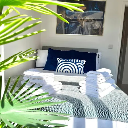 Luxe Riverside Retreat Centre - Free Parking Apartment Leeds (West Yorkshire)
