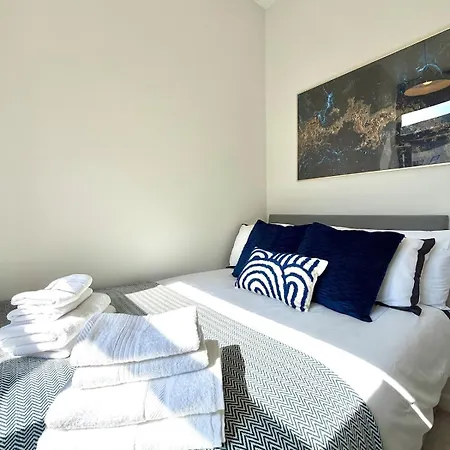 Apartment Luxe Riverside Retreat Centre - Free Parking *