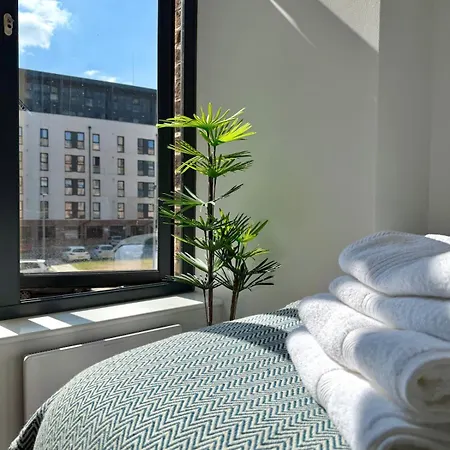 Luxe Riverside Retreat Centre - Free Parking * Leeds (West Yorkshire)