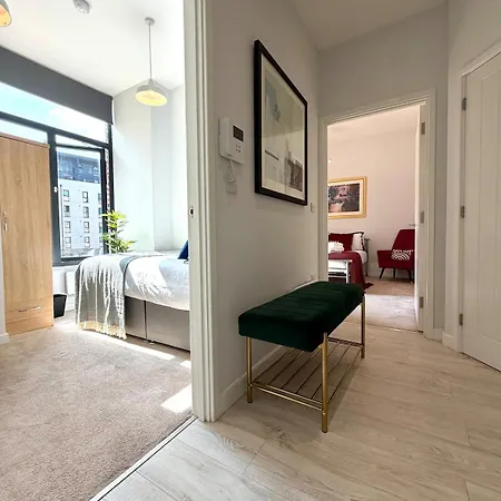 Luxe Riverside Retreat Centre - Free Parking Apartment *