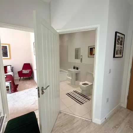 Apartment Luxe Riverside Retreat Centre - Free Parking *