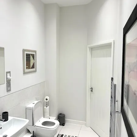 Luxe Riverside Retreat Centre - Free Parking *