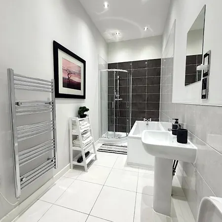 Luxe Riverside Retreat Centre - Free Parking *